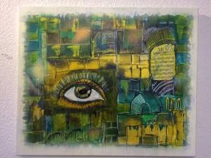 Bild gemalt von Christina Rösli. Es ist ein abstraktes gelbgrünes Bild mit einem menschlichen Auge unten links.
